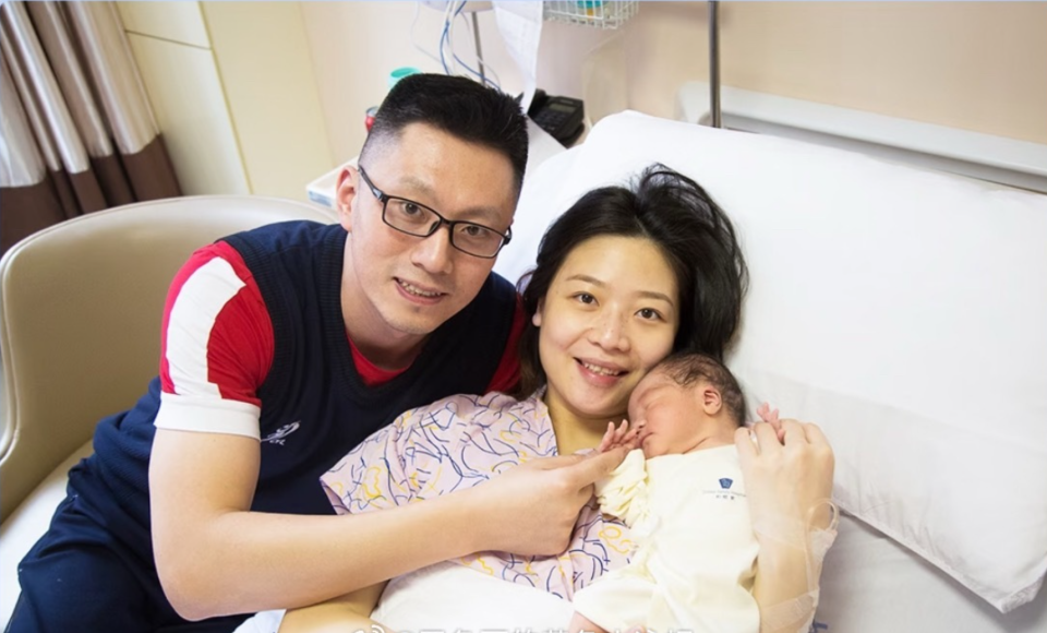 cmrxG, 和现中国女 cmrxG, 和现中国女